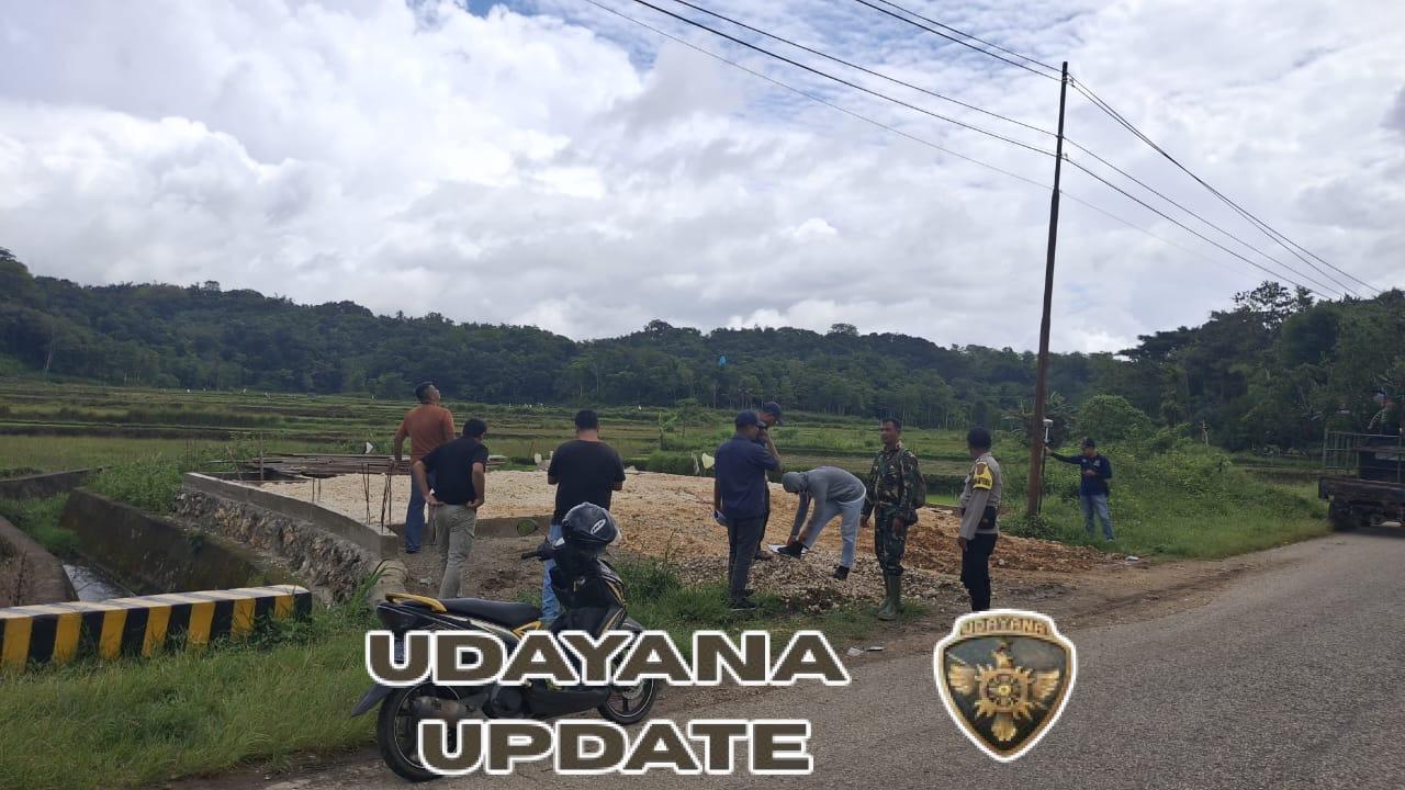 Babinsa Katikutana Dampingi BPN Laksanakan Pengukuran Tanah di Desa Wairasa