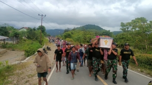 Wujud Kepedulian di Perbatasan, Pos Fohuk Bantu Pemakaman Warga