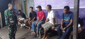 Babinsa Desa Bara Perkuat Keamanan Lingkungan Lewat Ronda Malam Bersama Warga