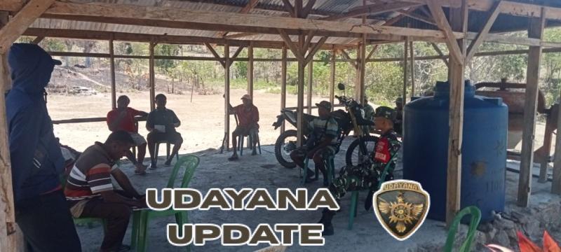 Wujudkan Lingkungan Sehat dan Aman, Babinsa Koramil 05/Biboki Utara Gelar Komsos di Taunbaen Timur