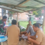 Babinsa Sapugara Bre Perkuat Kamtibmas Melalui Komsos Bersama Warga dan Staf Desa