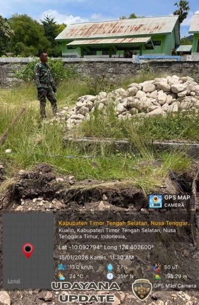 Babinsa Pratu Putra Zacharias Turun Langsung Awasi Penurunan Material KDKMP di Desa Nunusunu