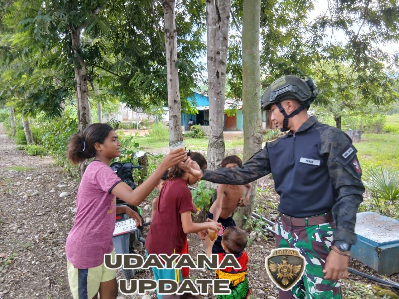Satgas Pamtas Yonarmed 12 Kostrad Pos Nunura Berbagi Kolak di Desa Tohe