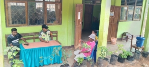 Babinsa Noebaun Beri Edukasi Warga Hadapi Cuaca Ekstrem Hujan dan Angin Kencang