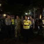 Dandim 1617/Jembrana Terjang Hujan Pastikan Keamanan Ibadah Natal di Gereja.