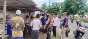 Babinsa Koramil Manggelewa Perkuat Komsos dan Silaturahmi dengan Warga Dusun Janamawar