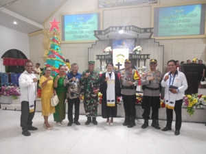 Koramil 08/Sabu bersama Polres Sabu Amankan Ibadah Malam Tahun Baru