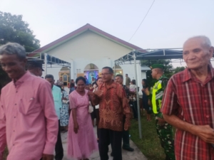 Koramil 1627-02/Pantai Baru Laksanakan Pengamanan Misa Tahun Baru 2026 di Gereja St. Petrus Olafuliha’a