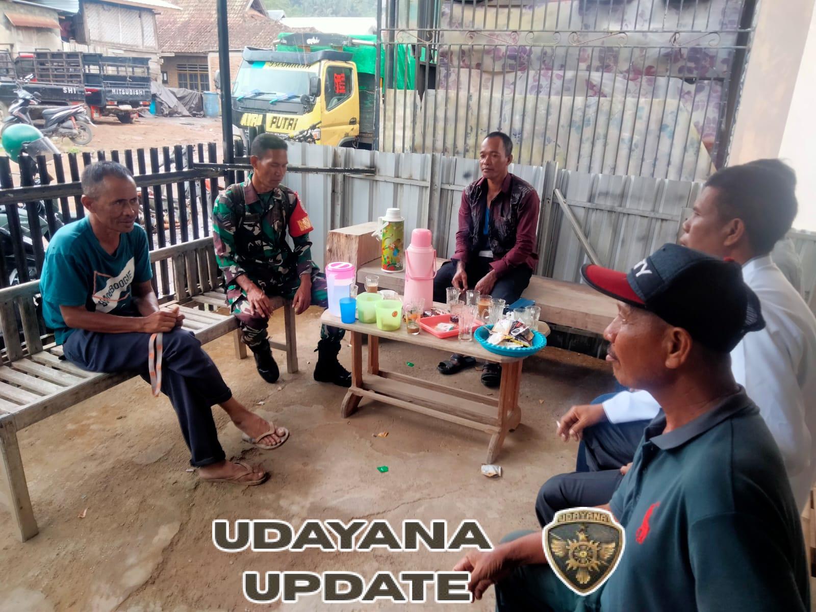 ‎Lewat Komsos, Babinsa Ropang Ingatkan Warga Jaga Kamtibmas dan Keselamatan Jalan