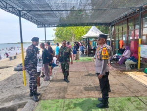 ‎Libur Nyaman, Koramil Utan–Rhee Jaga Keamanan Wisata Pantai Lapadi