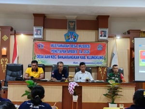 Babinsa Koramil Banjarangkan Atensi Musyawarah Desa Di Desa Aan