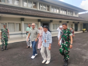 Danramil Tegallalang dan Tampaksiring Dampingi Kunjungan Wisata Aspers Kasdam IX/Udayana