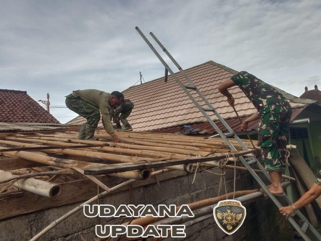 Koramil Banjarangkan Gotong Royong Perbaiki Rumdis Di Makoramil