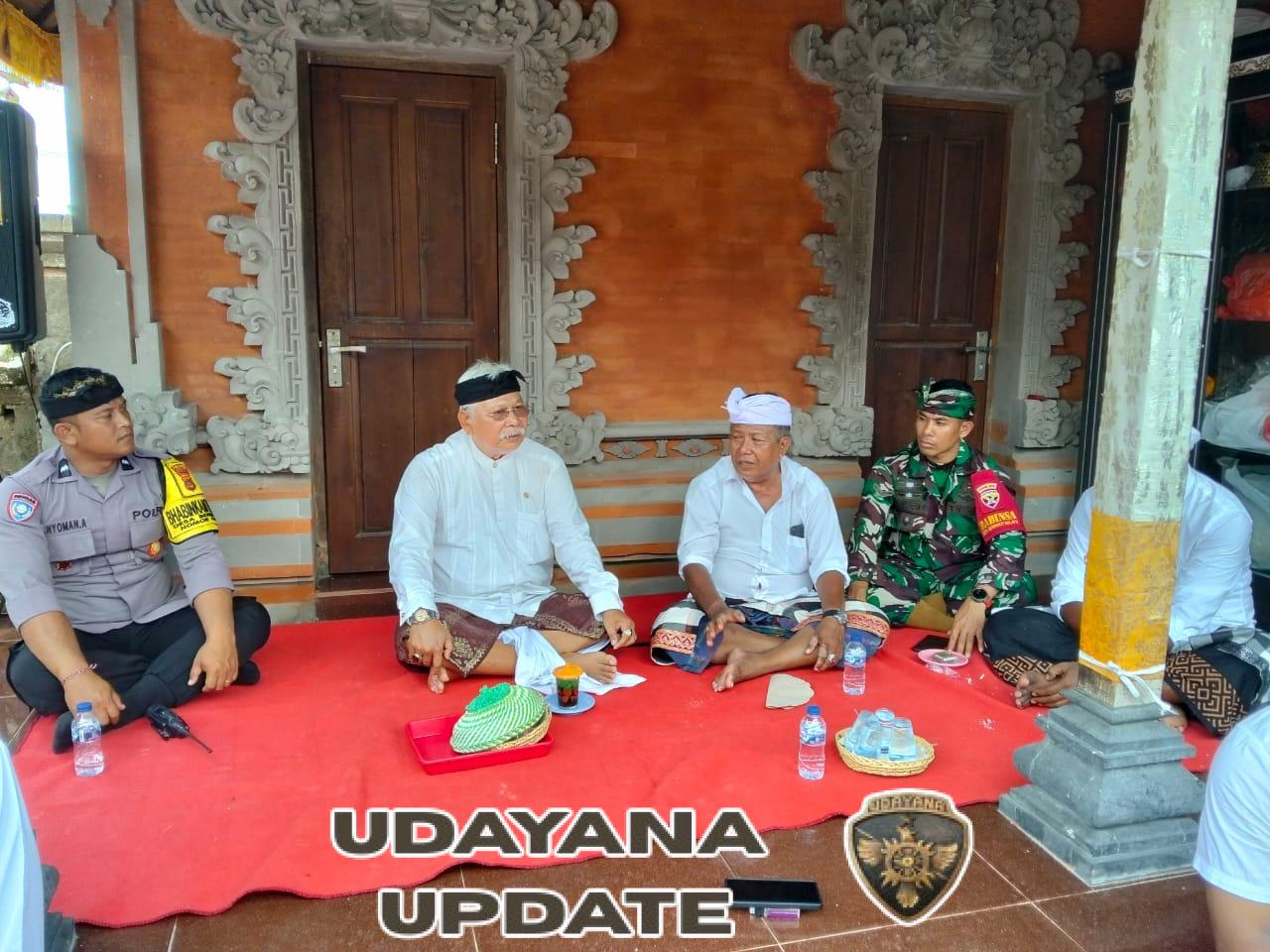 Dukung Kelancaran Upacara Piodalan, Babinsa Beringkit Belayu Laksanakan Pengamanan di Desa Binaan