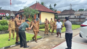 SDN 1 Tohpati Dikunjungi Bupati Satria, Babinsa Tohpati Hadir Beri Pengawalan