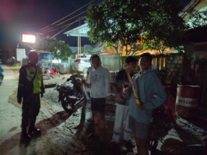 ‎Koramil Ropang Menyapa Warga Lewat Patroli Malam