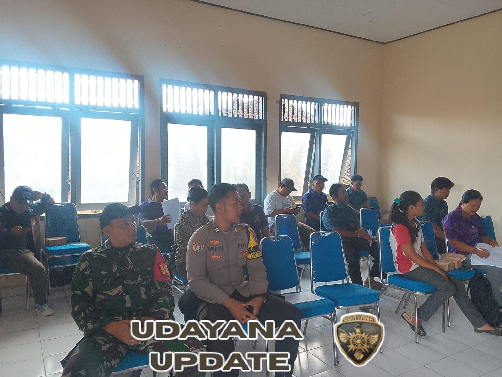 Babinsa Koramil Nusa Penida Hadiri Musdes Di Kantor Desa Bunga Mekar