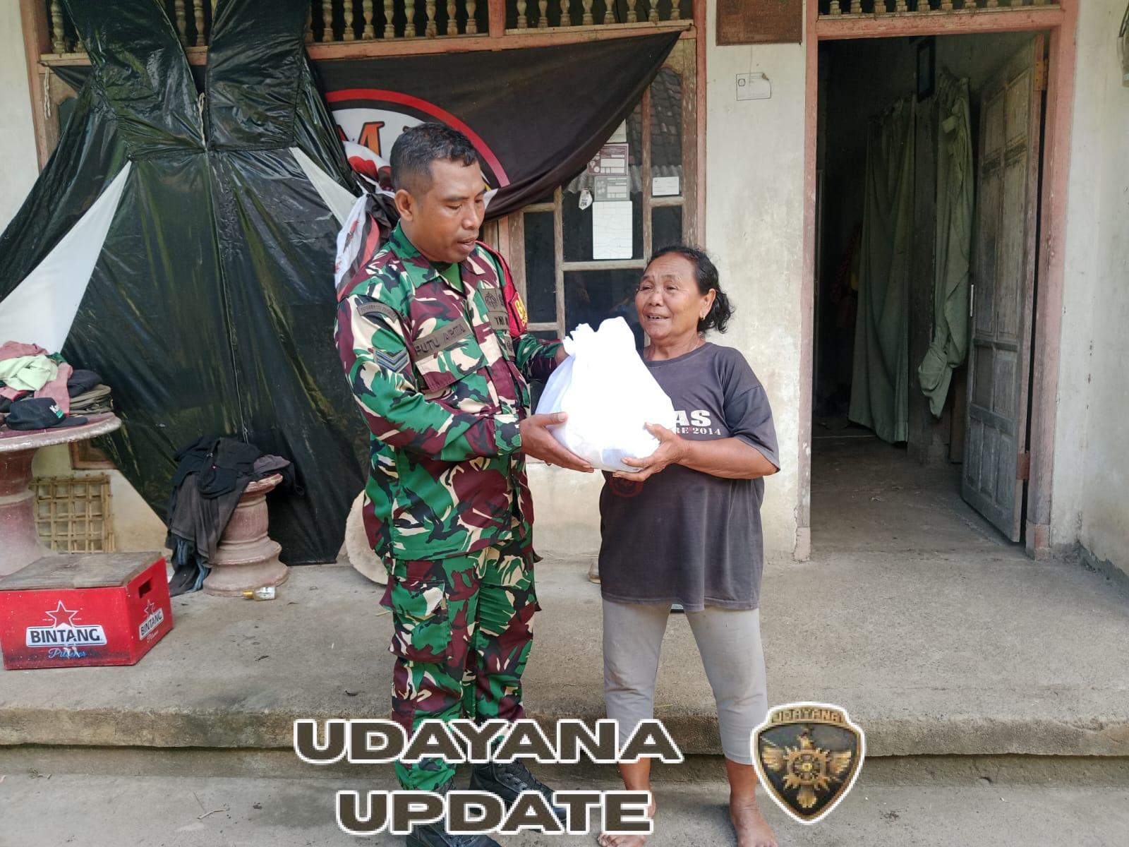 Babinsa Desa Tibubiu Salurkan Sembako dari Koramil Kerambitan kepada Warga Kurang Mampu