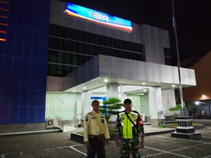 Koramil 1607-01/Sumbawa Gelar Patroli Rutin, Hadirkan Rasa Aman di Tengah Masyarakat