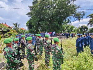 Kodim Klungkung Hadiri Upacara Militer Perabuan Anggota TNI AU Di Setra Desa Pakraman Gunaksa
