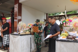 Danramil Selemadeg Pimpin Langsung Upacara Perabuan Militer Almarhum Serda (Har) I Ketut Budi Astama