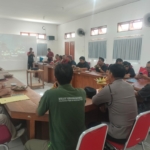 Perkuat Sinergitas, Danramil 1609-07/Busungbiu Hadiri Rakor Forkopimcam Bersama Tokoh Masyarakat