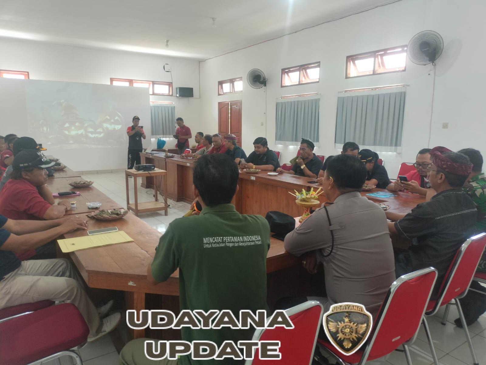 Perkuat Sinergitas, Danramil 1609-07/Busungbiu Hadiri Rakor Forkopimcam Bersama Tokoh Masyarakat