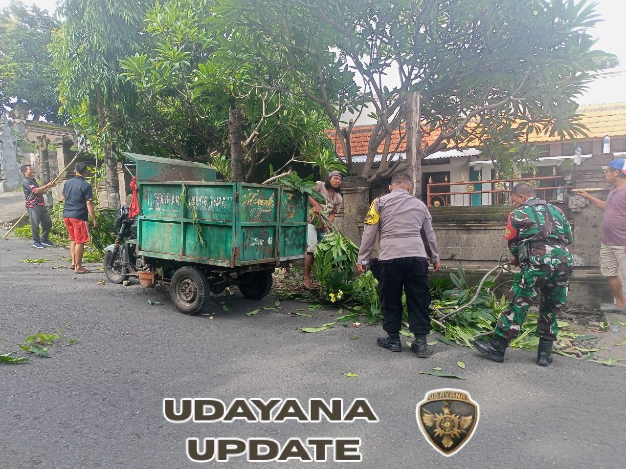 Babinsa dan Bhabinkamtibmas Bersama Pemerintah Desa Sulanyah Gelar Gotong Royong di Banjar Dinas Taman Sari