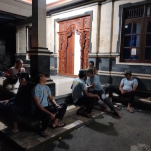 Babinsa Koramil Klungkung Gencarkan Siskamling Di Desa Selisihan