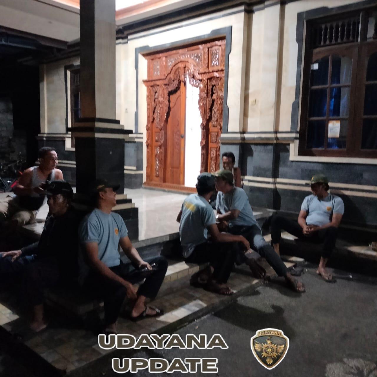 Babinsa Koramil Klungkung Gencarkan Siskamling Di Desa Selisihan