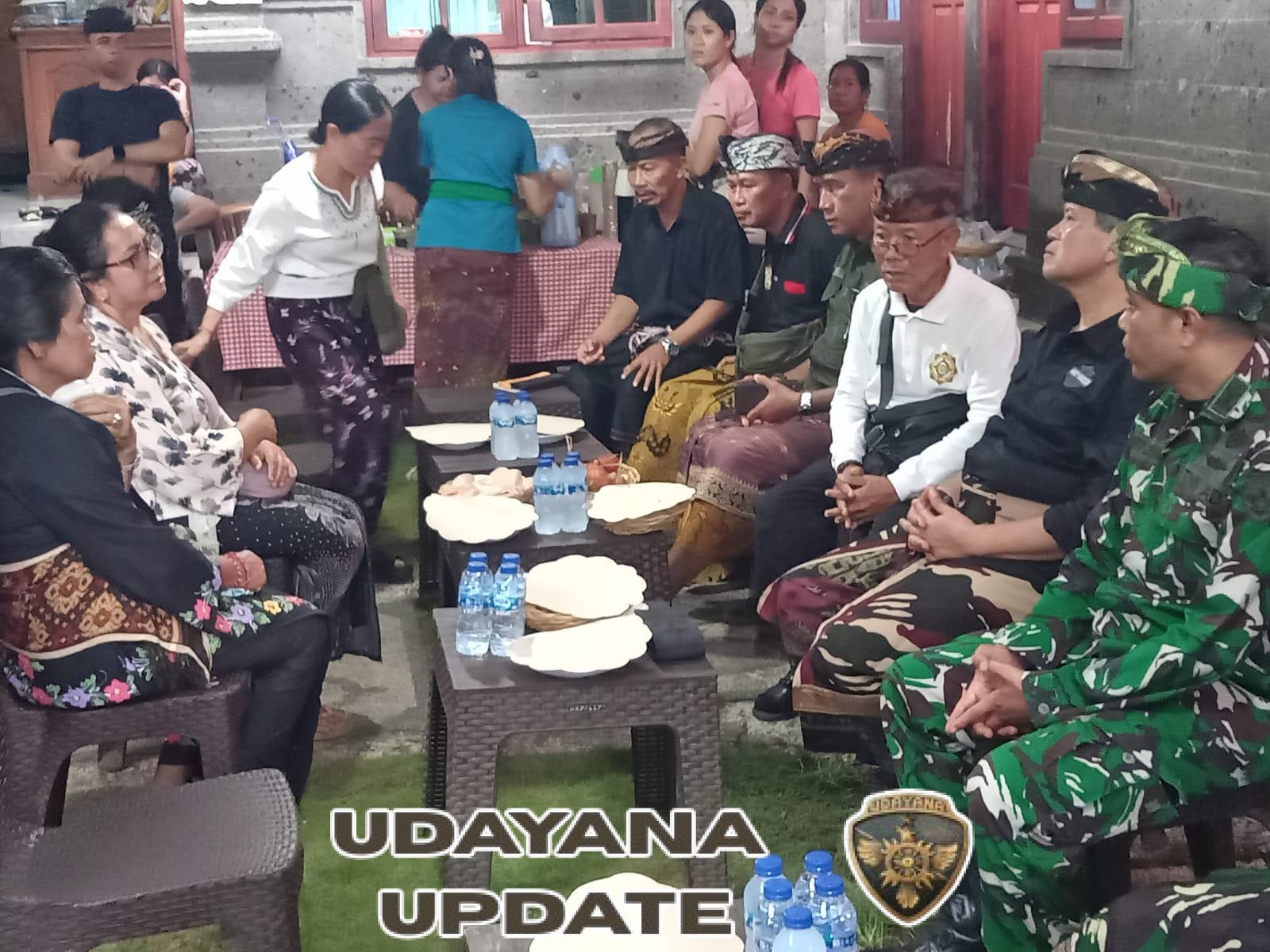 Danramil 1609-02/Kubutambahan mendampingi Kegiatan staf khusus Kasad (Letjen TNI I Nyoman Cantiasa S.E,.M.Tr.Han) di Desa Kubutambahan