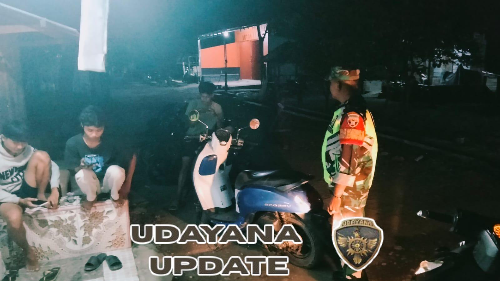 Patroli Malam Humanis, Babinsa Lunyuk Ingatkan Warga Utamakan Keselamatan di Jalan