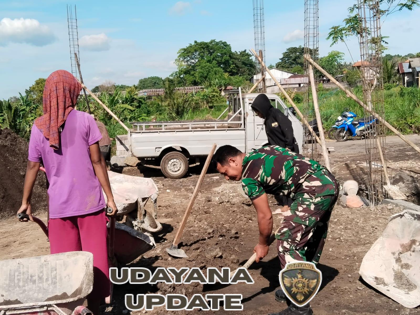 Babinsa Koramil Klungkung Turun Langsung Tinjau Pembangunan KDKMP Di Desa Selat