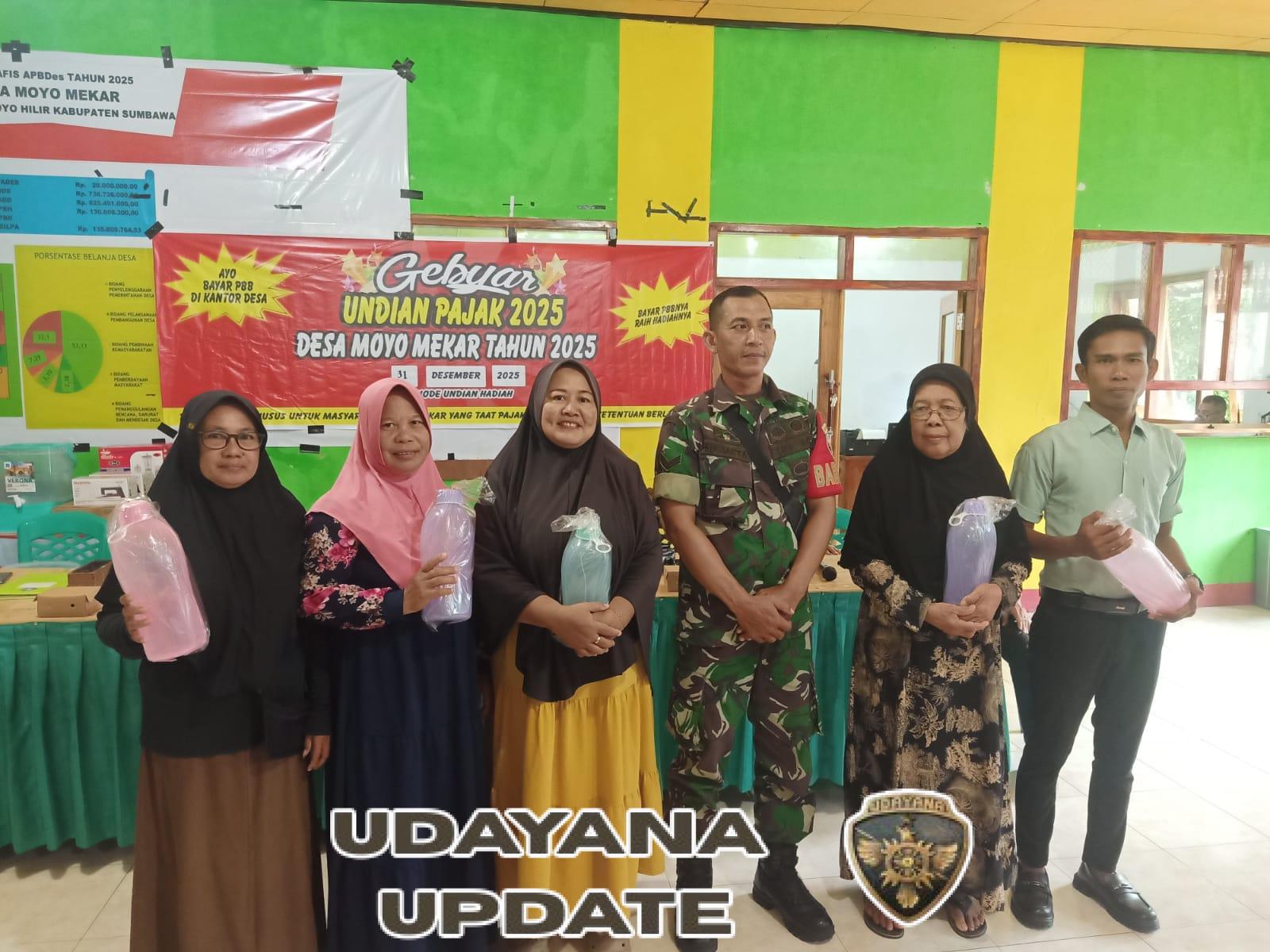 ‎Dukung Kesadaran Pajak, Babinsa Moyo Mekar Pantau Gebyar Undian Pajak Desa  ‎