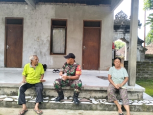 Babinsa Bakas Gelar Anjangsana Dan Komsos Di Banjar Kawan