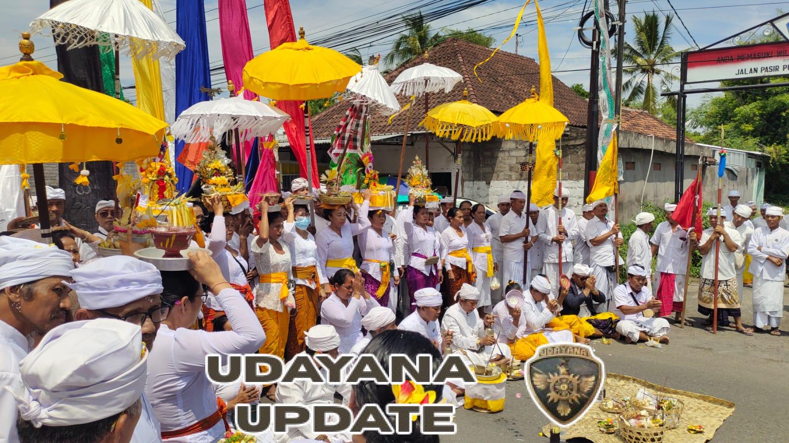 Sinergi TNI-Polri dan Pecalang, Babinsa Pejarakan Amankan Jalannya Upacara Mendak di Gerokgak