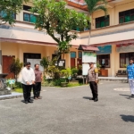 Dukung Kelancaran Upacara Hari Desa Nasional 2026 Babinsa Singakerta Latih Para Peserta