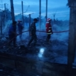 Aparat TNI Polri Dan Damkar Bersinergi Atasi Kebakarn Kandang Ayam Di Desa Timuhun