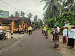 Babinsa Pekutatan Pastikan Peringatan Isra Mi’raj di Masjid Taqwa Berjalan Khidmat