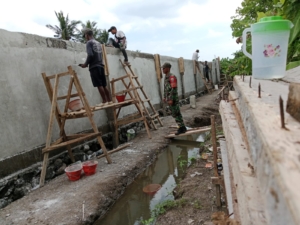 Babinsa Tusan Gelar Peninjauan, Pastikan Pembangunan KDKMP Berjalan lancar