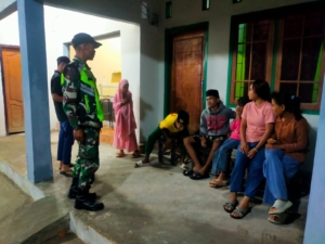 ‎Patroli Malam Koramil 1607-12/Moyo Hilir, Remaja Dihimbau Peduli Keamanan Lingkungan