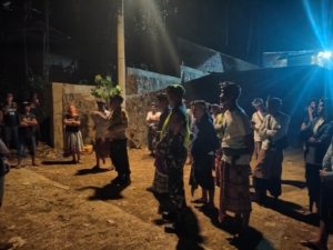 Babinsa dan Bhabinkamtibmas Dampingi Sidak Penduduk Pendatang di Desa Kelusa