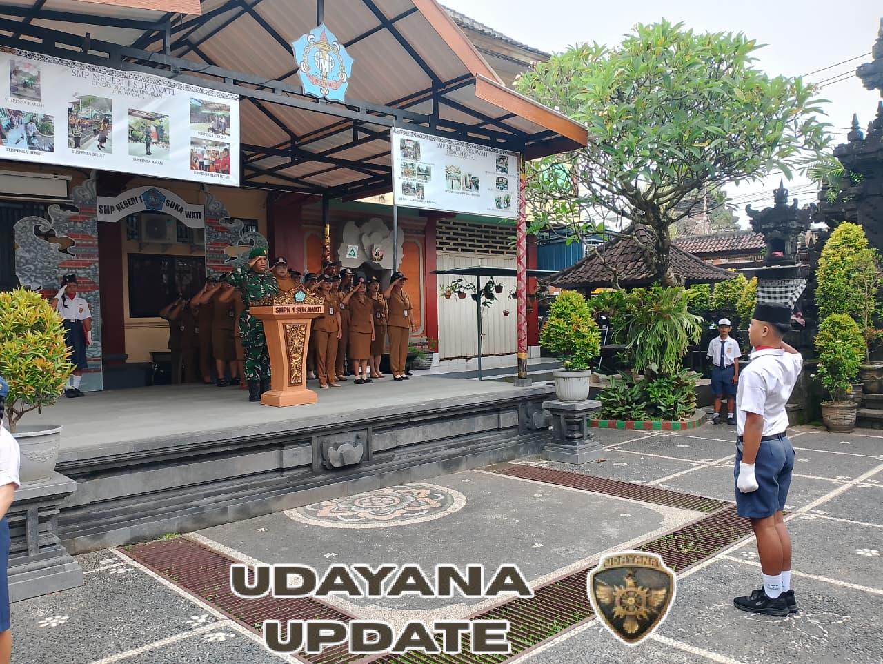 Danramil Sukawati Tanamkan Wawasan Kebangsaan pada Upacara Bendera di SMPN 1 Sukawati