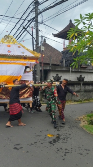 Tiga Banjar di Kelusa Gelar Pitra Yadnya Serentak, Babinsa dan Bhabinkamtibmas Siaga Amankan Prosesi