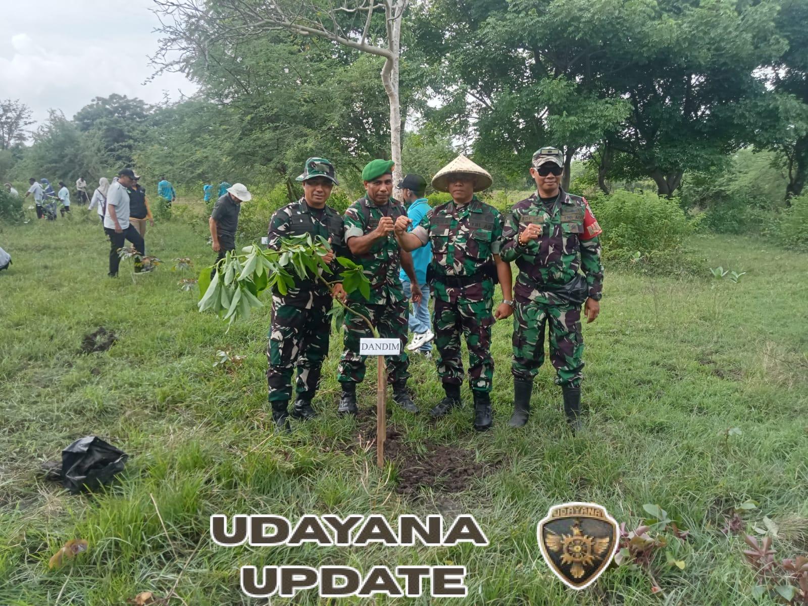 ‎Hijaukan Moyo Utara, TNI Bersama Pemerintah dan Masyarakat Tanam Pohon
