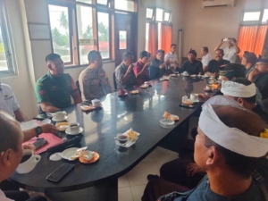 Babinsa Bitera Hadiri Pengukuhan Kepala Lingkungan, Dukung Tertib Administrasi Kelurahan