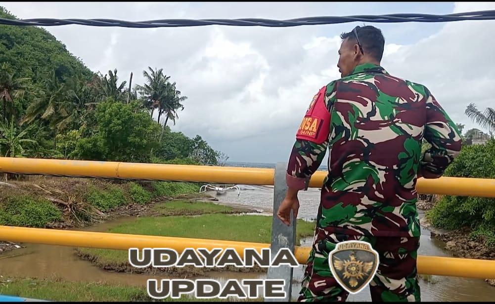 Antisipasi Cuaca Kurang Bersahabat, Babinsa Sakti Pantau Obyek Wisata Crystal Bay