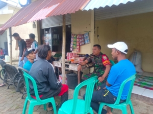 Jaga Kamtibmas, Babinsa Desa Mantar Laksanakan Komsos dan Monitoring Wilayah