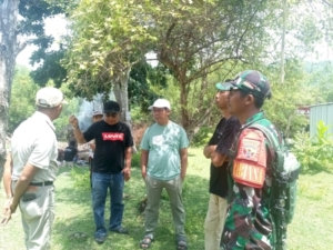 Dihari Tahun Baru 2026 Bupati Sumbawa Barat Kunjungi Pantai Gelampar Di Kawal Babinsa Kertasari.