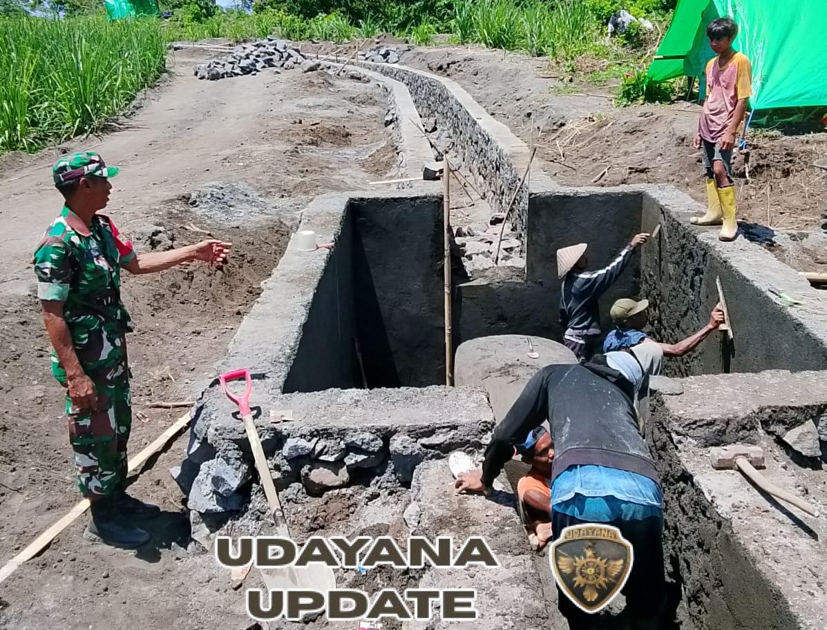 Pastikan Keselamatan Kerja, Babinsa Nangakara Cek Proyek Irigasi Sorinaa